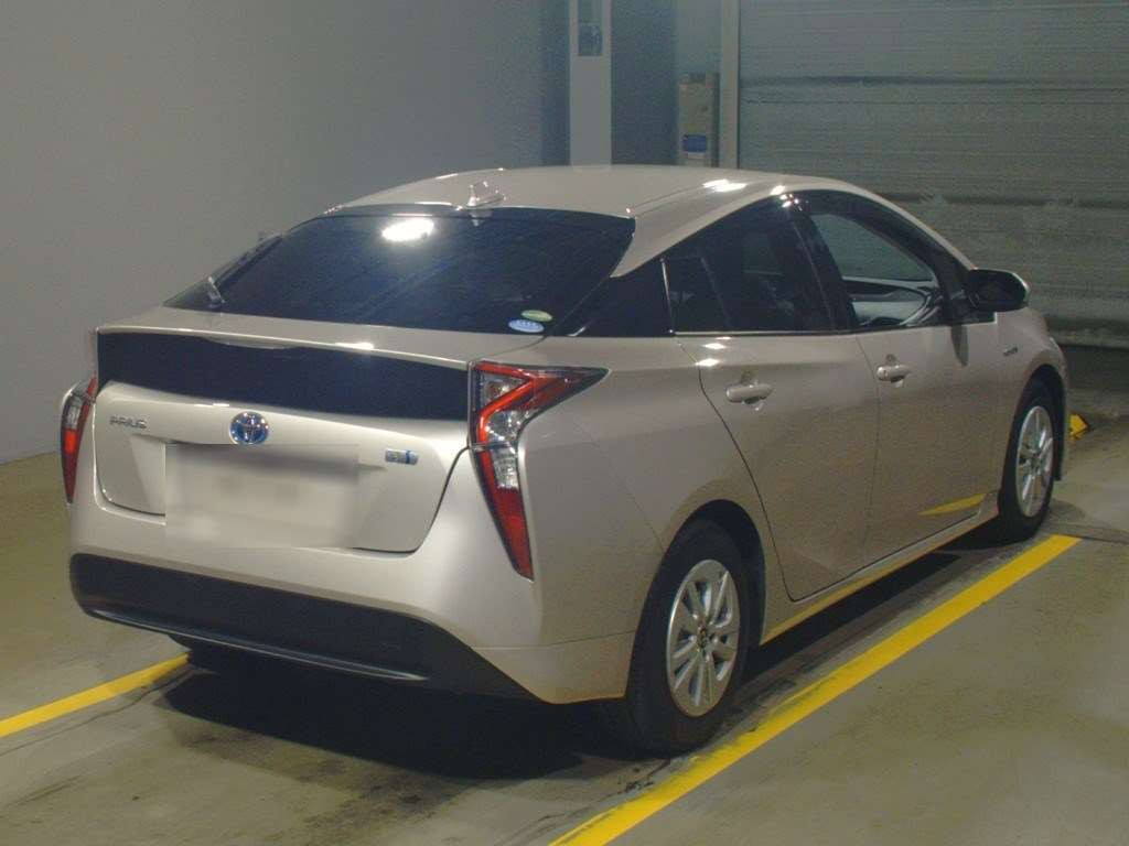 2016 Toyota Prius ZVW50[1]