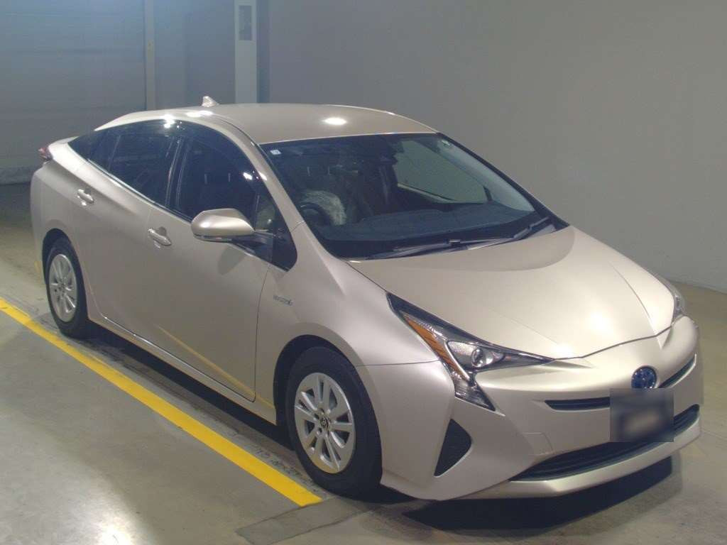 2016 Toyota Prius ZVW50[2]