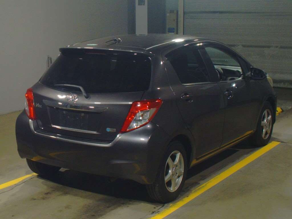 2011 Toyota Vitz NSP130[1]