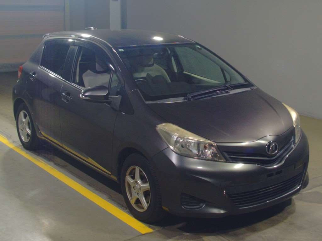 2011 Toyota Vitz NSP130[2]