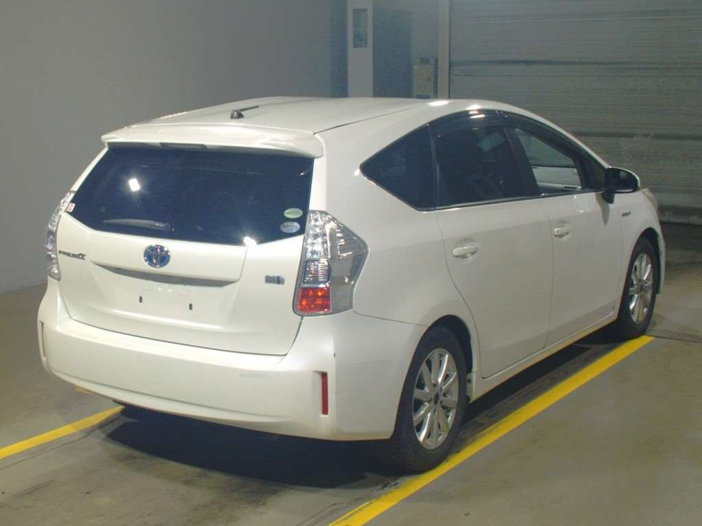 2012 Toyota Prius alpha ZVW41W[1]