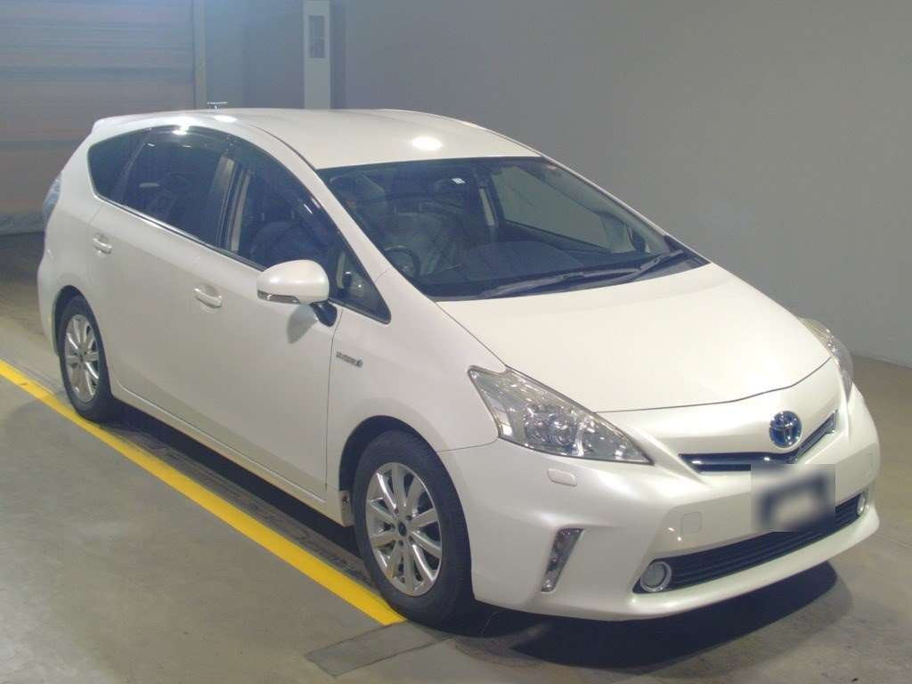 2012 Toyota Prius alpha ZVW41W[2]