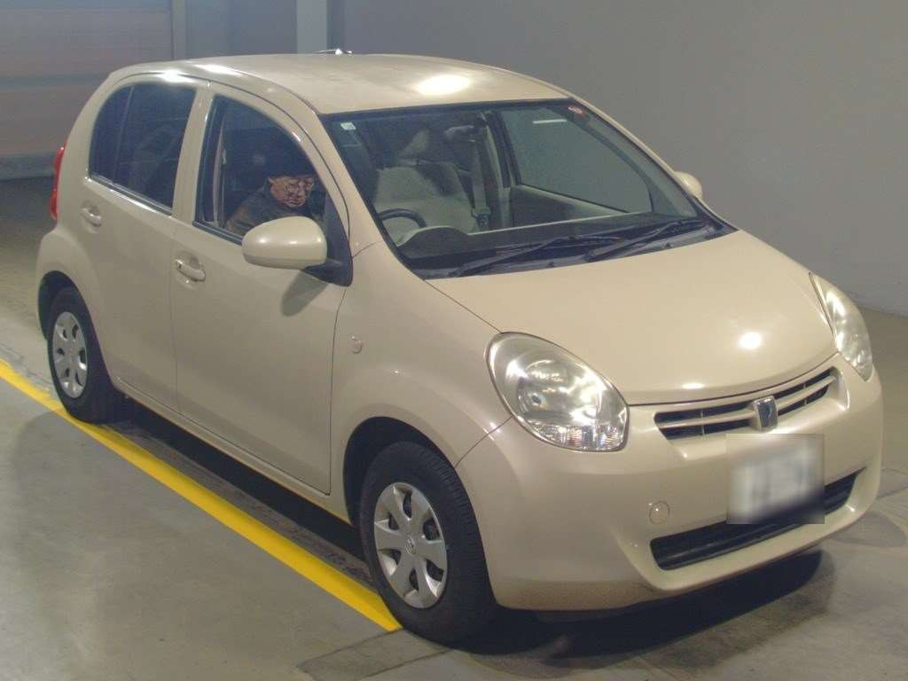 2010 Toyota Passo KGC30[2]