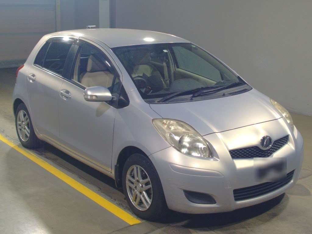 2010 Toyota Vitz SCP90[2]