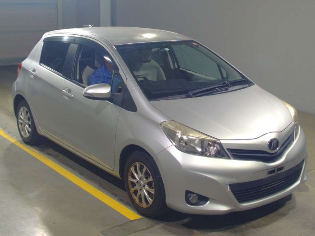 2011 Toyota Vitz NSP130[2]