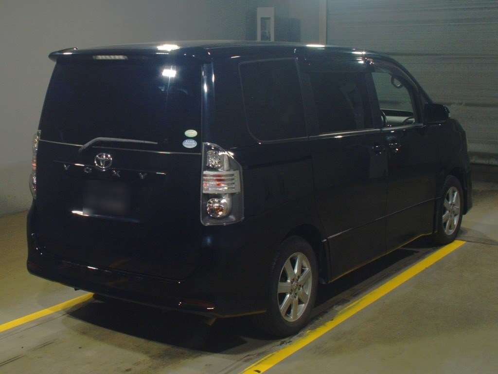 2010 Toyota Voxy ZRR70W[1]