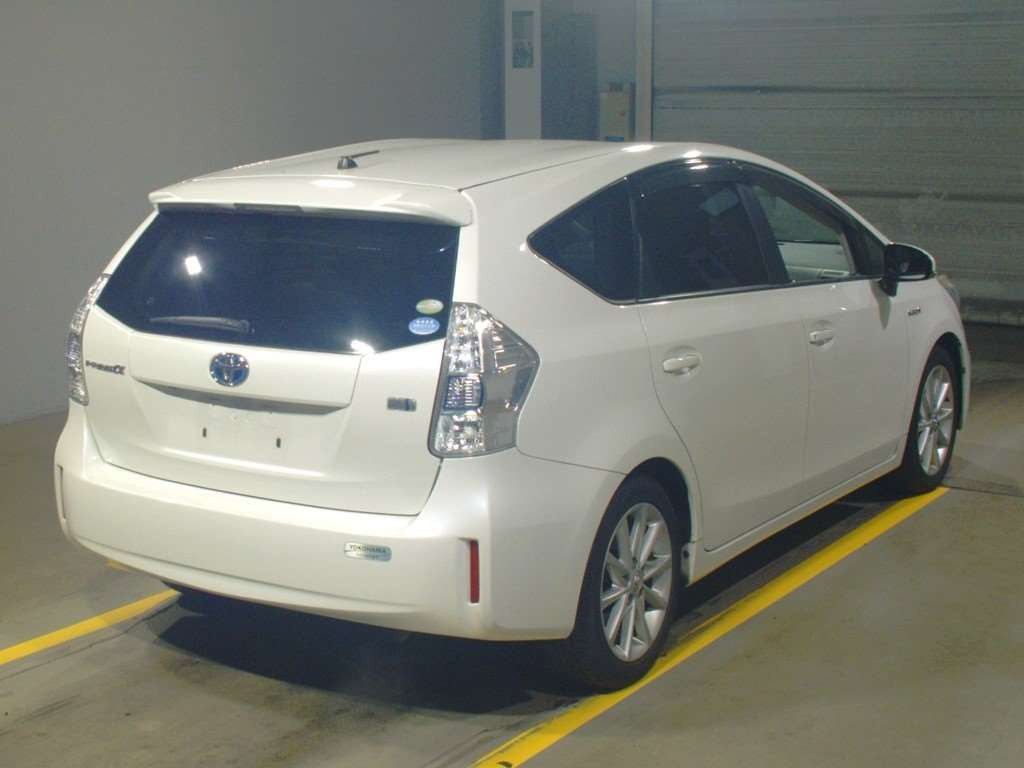 2012 Toyota Prius alpha ZVW41W[1]