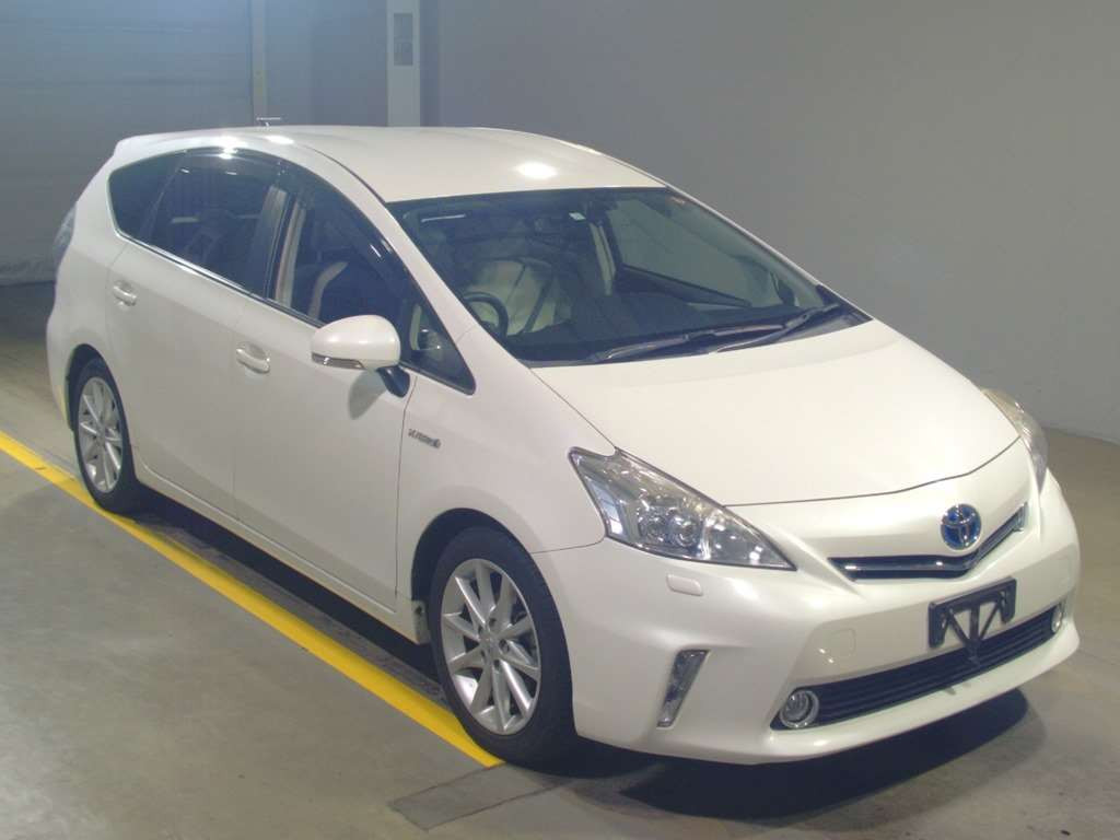 2012 Toyota Prius alpha ZVW41W[2]