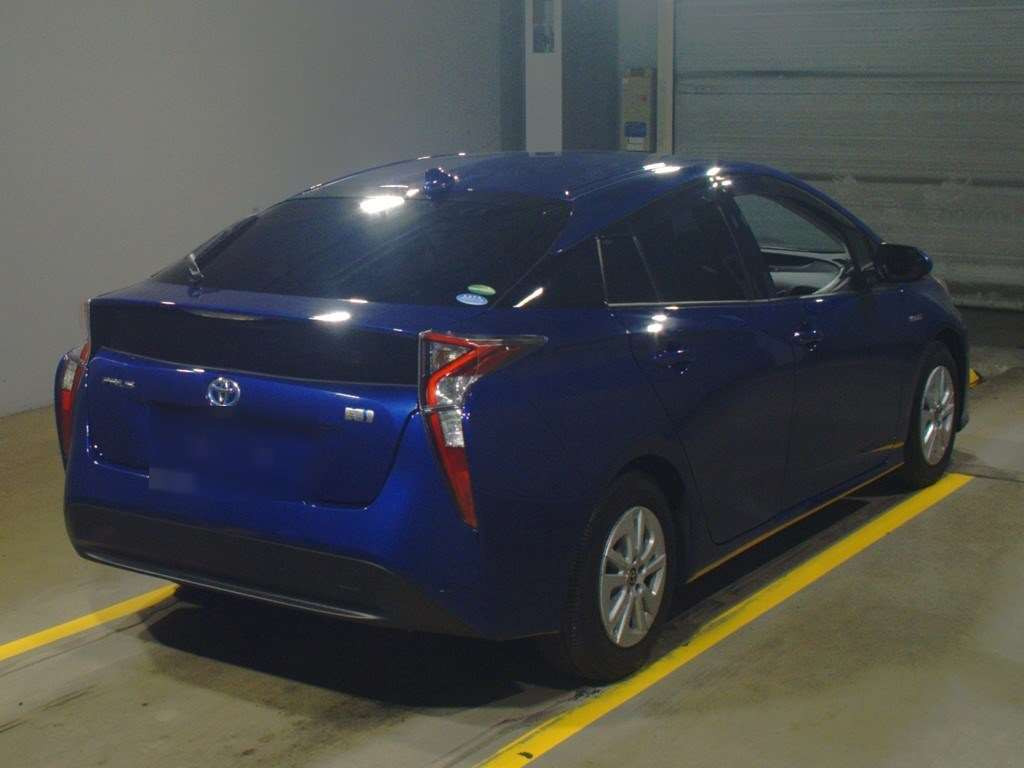 2016 Toyota Prius ZVW50[1]