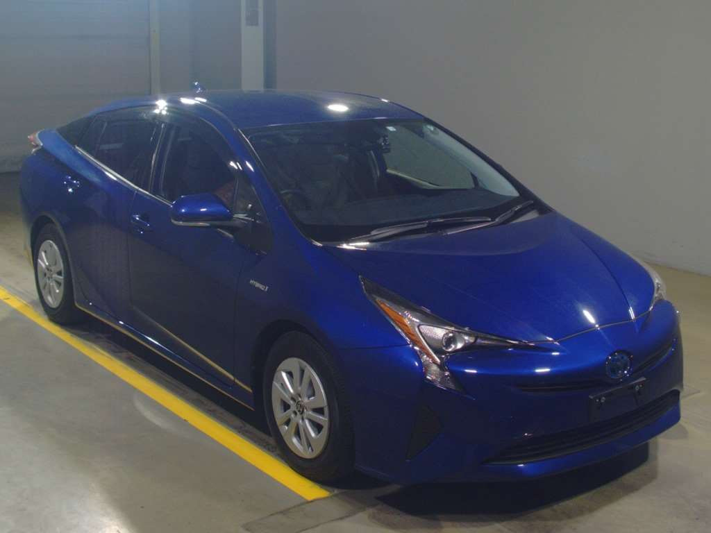 2016 Toyota Prius ZVW50[2]