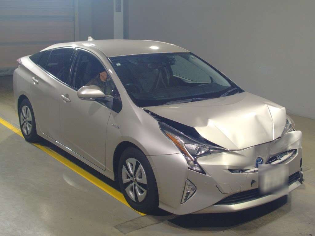 2017 Toyota Prius ZVW51[2]