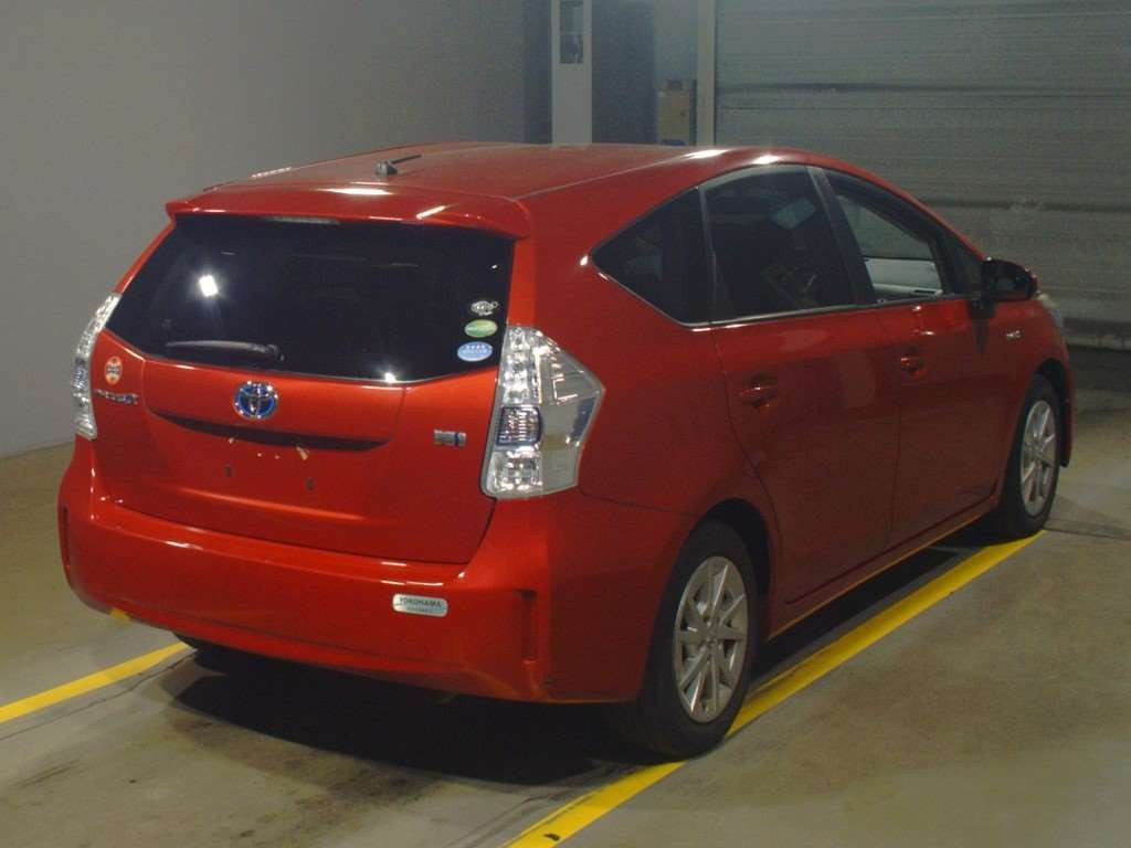 2014 Toyota Prius alpha ZVW41W[1]