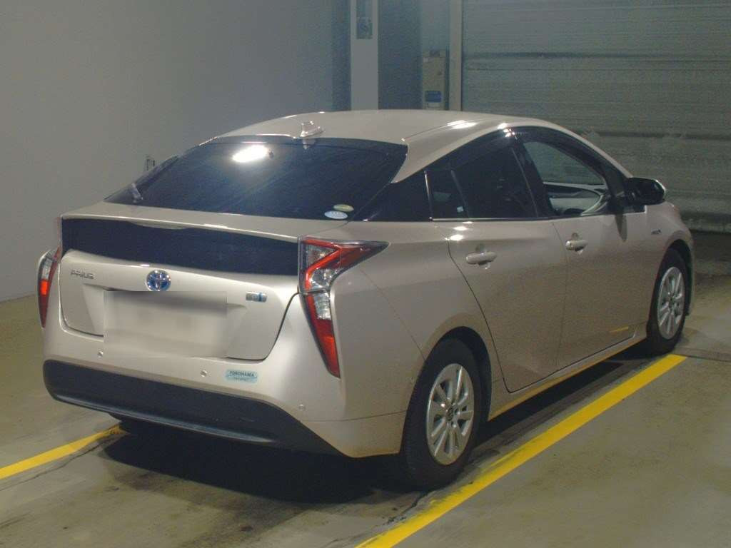 2016 Toyota Prius ZVW50[1]