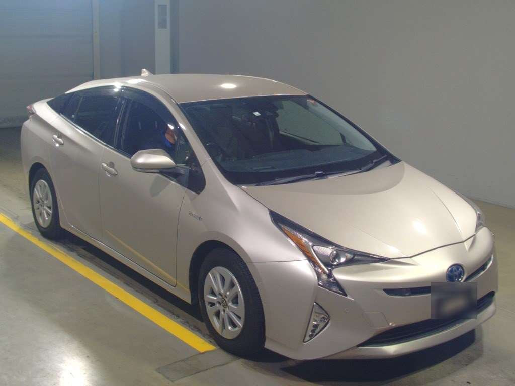 2016 Toyota Prius ZVW50[2]