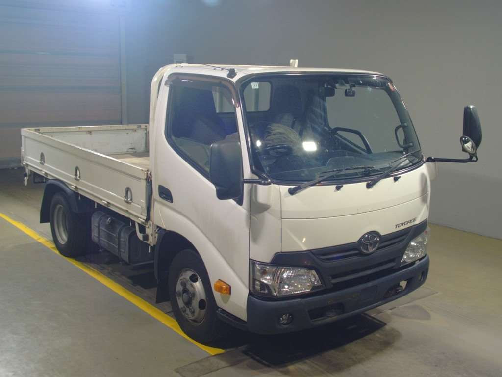 2018 Toyota Toyoace Truck XZU605[2]