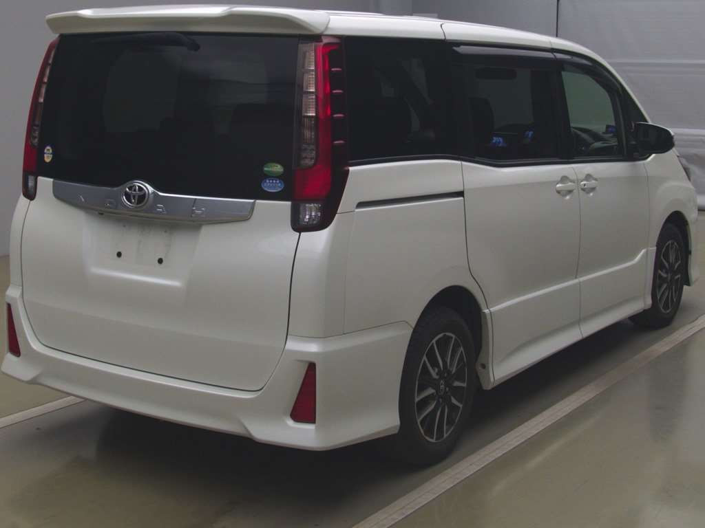 2014 Toyota Noah ZRR80W[1]