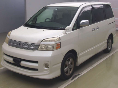 2006 Toyota Voxy