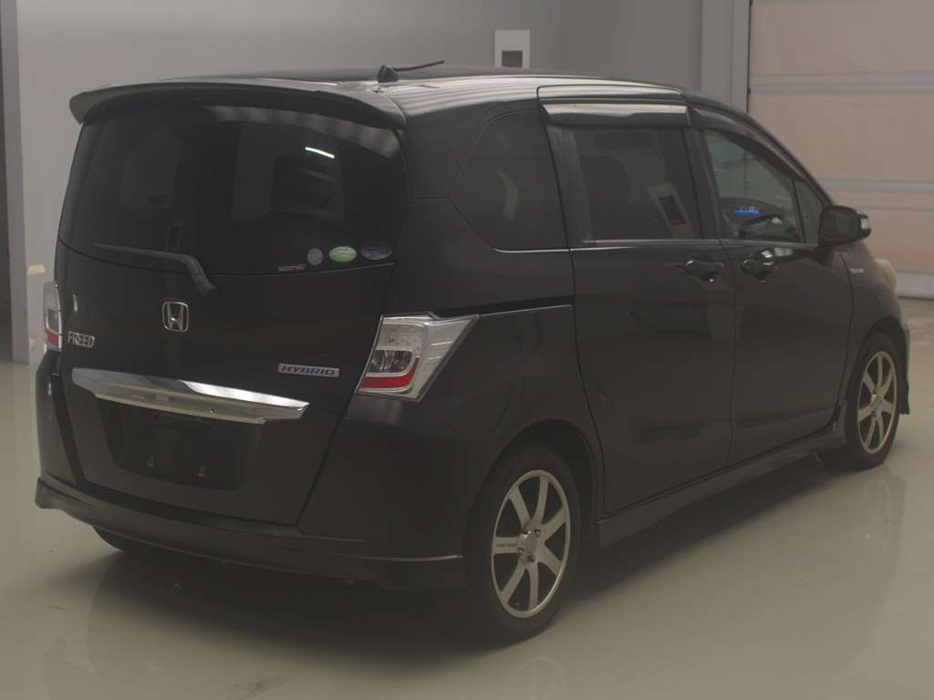 2011 Honda Freed hybrid GP3[1]