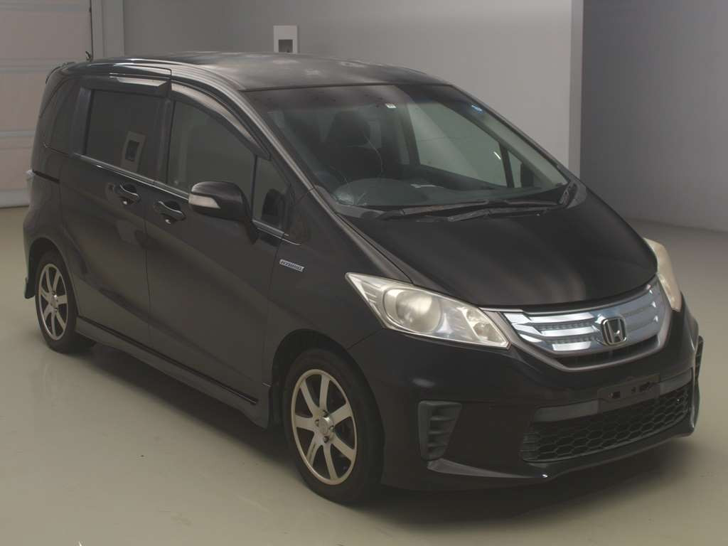 2011 Honda Freed hybrid GP3[2]