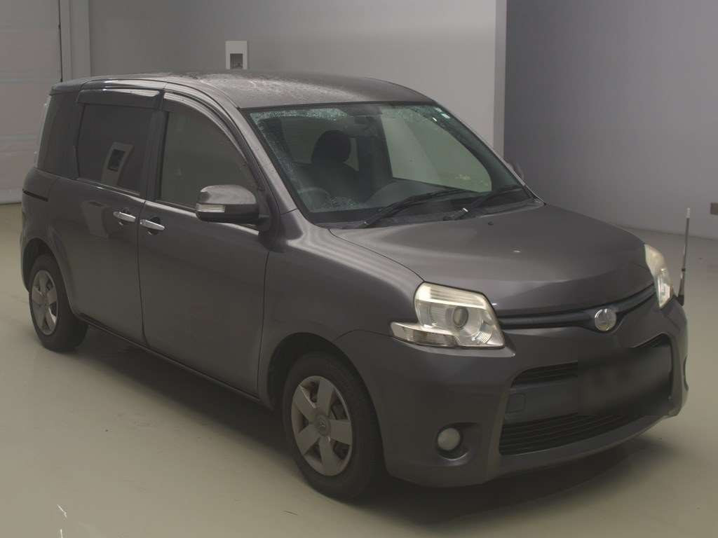 2013 Toyota Sienta NCP81G[2]