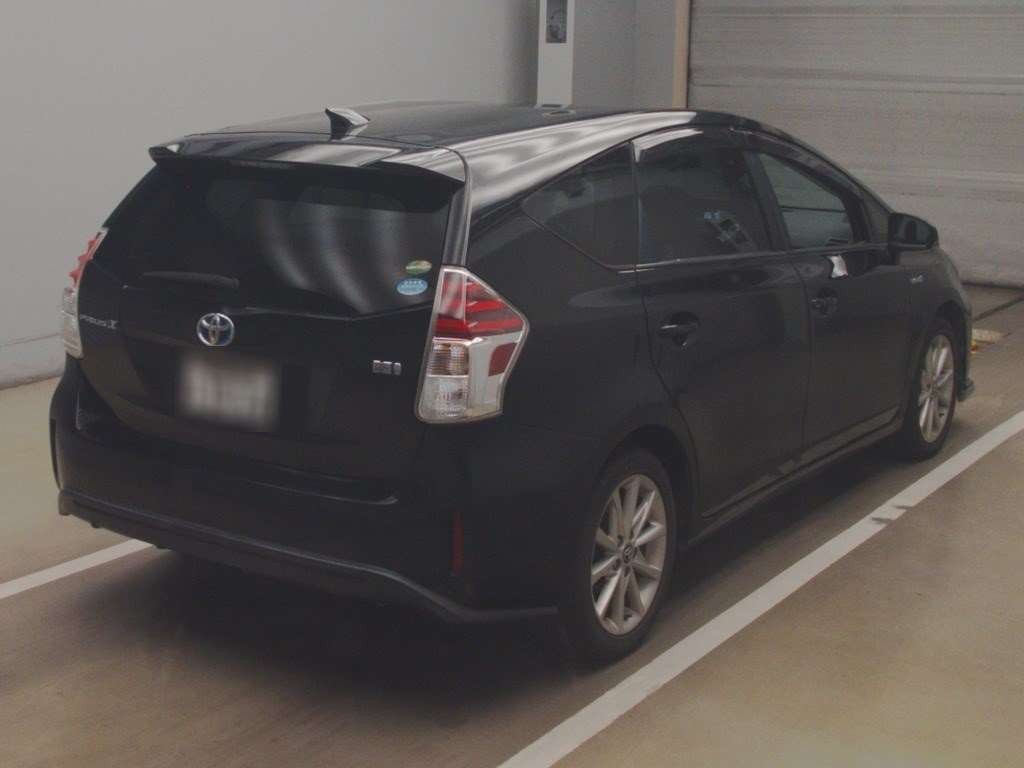 2015 Toyota Prius alpha ZVW41W[1]