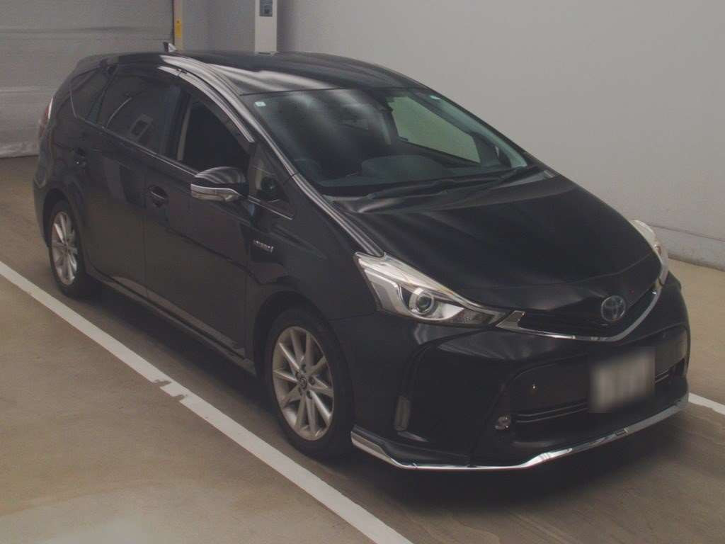 2015 Toyota Prius alpha ZVW41W[2]