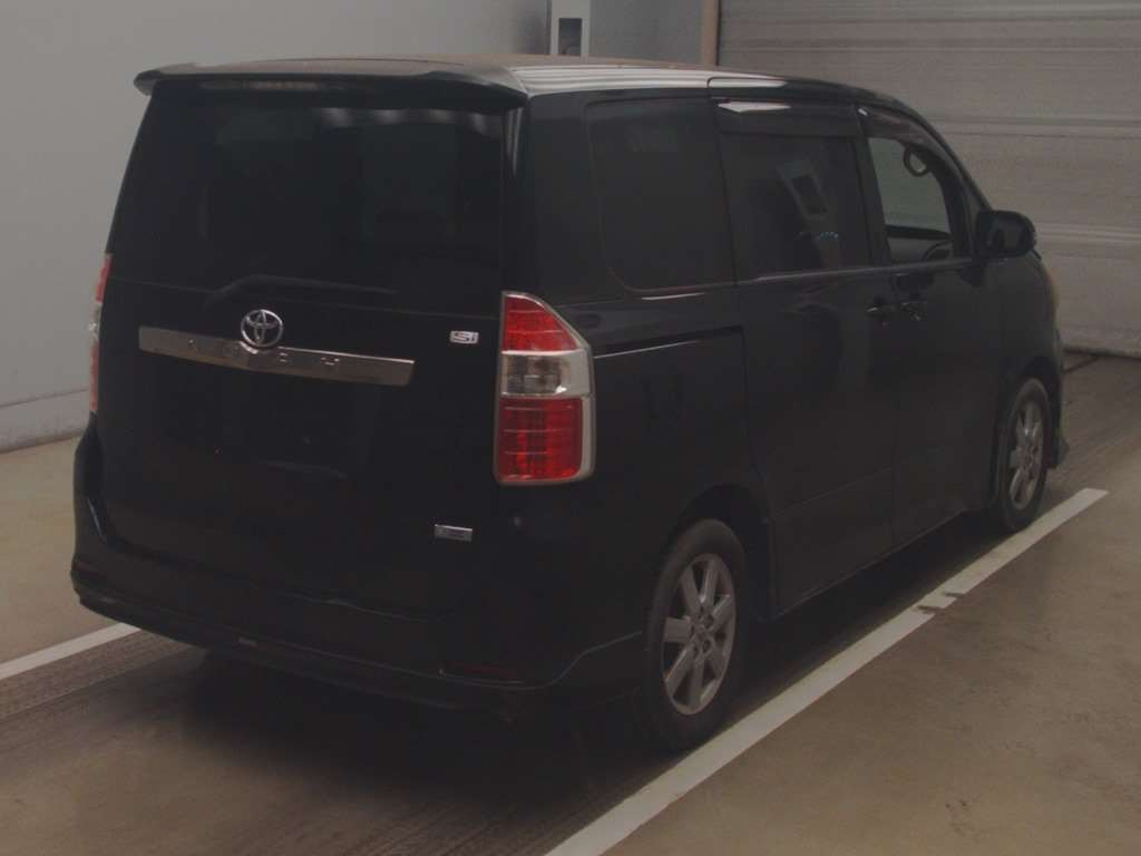 2008 Toyota Noah ZRR70W[1]