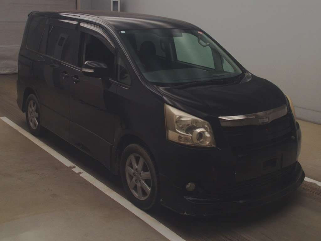 2008 Toyota Noah ZRR70W[2]