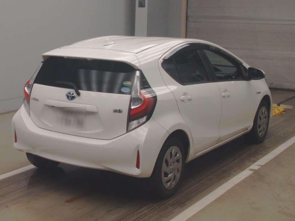 2019 Toyota Aqua NHP10[1]