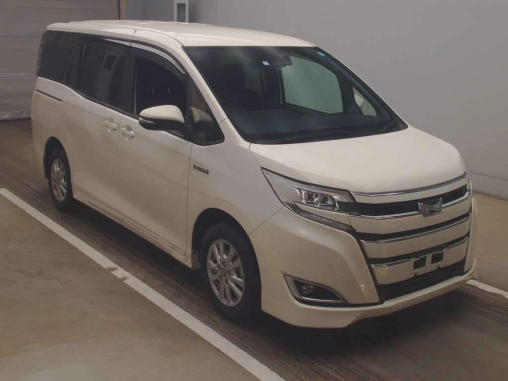 2019 Toyota Noah ZWR80G[2]