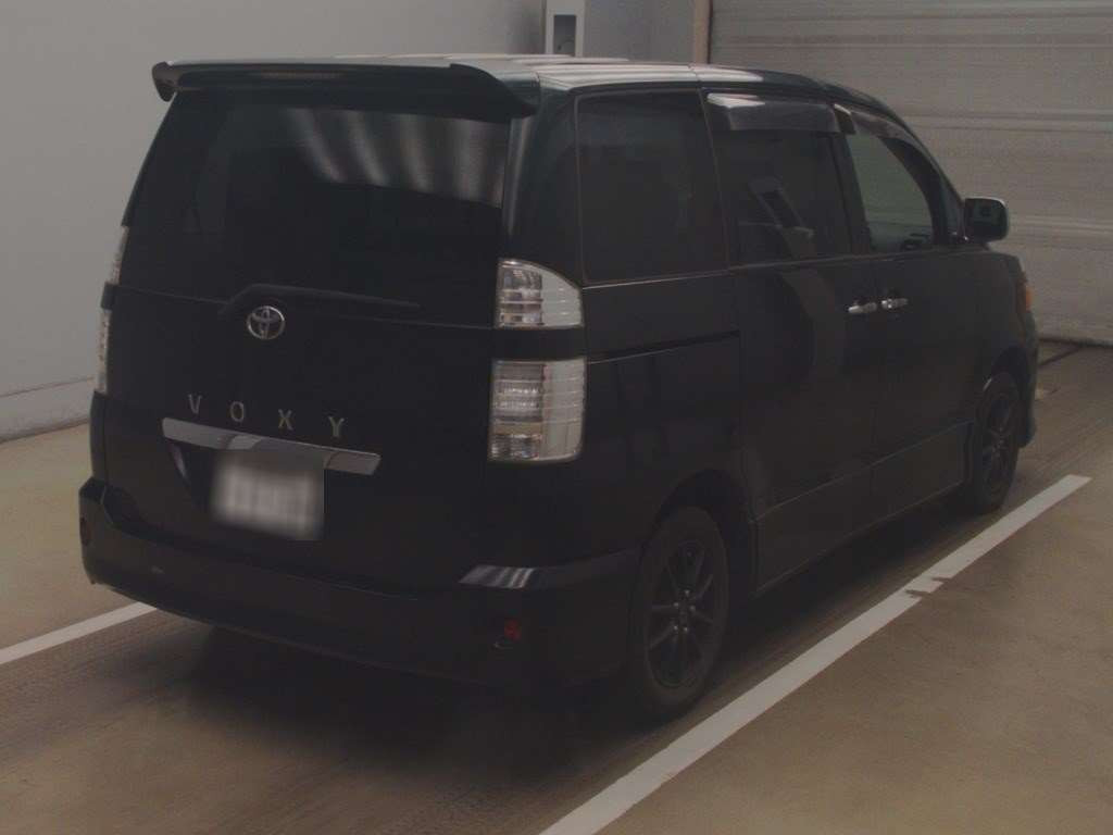 2005 Toyota Voxy AZR60G[1]