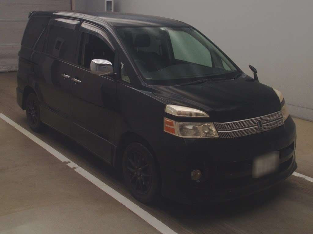 2005 Toyota Voxy AZR60G[2]