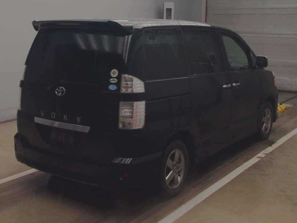 2005 Toyota Voxy AZR60G[1]