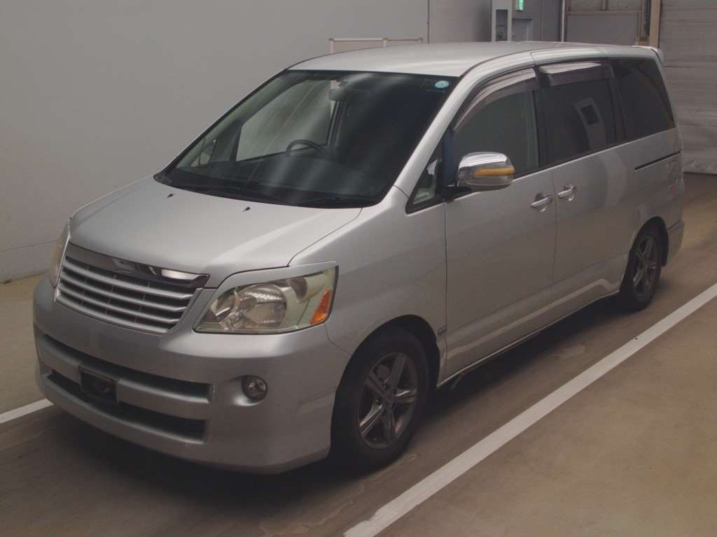 2005 Toyota Noah AZR60G[0]