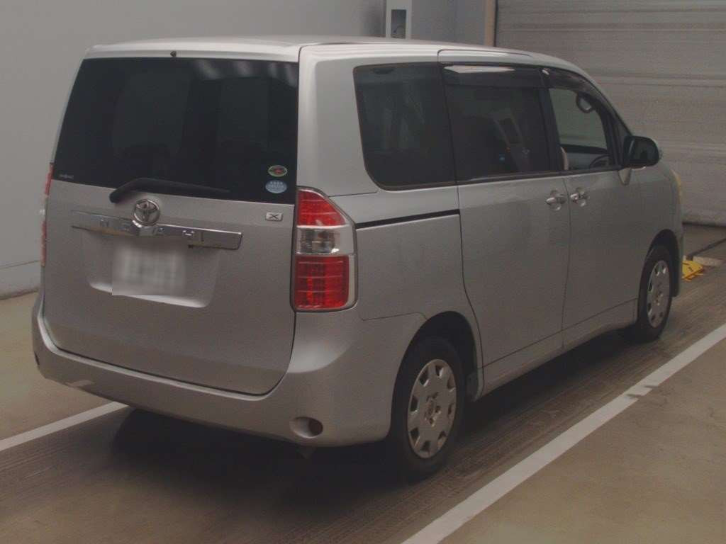 2009 Toyota Noah ZRR70G[1]