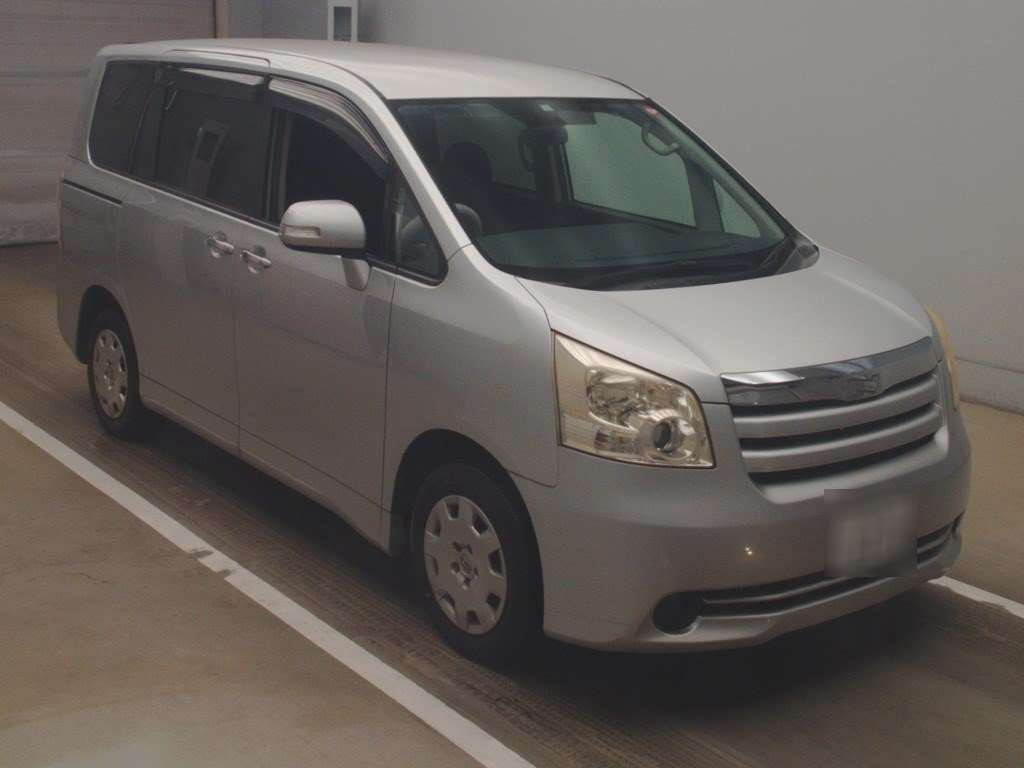 2009 Toyota Noah ZRR70G[2]