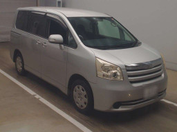 2009 Toyota Noah