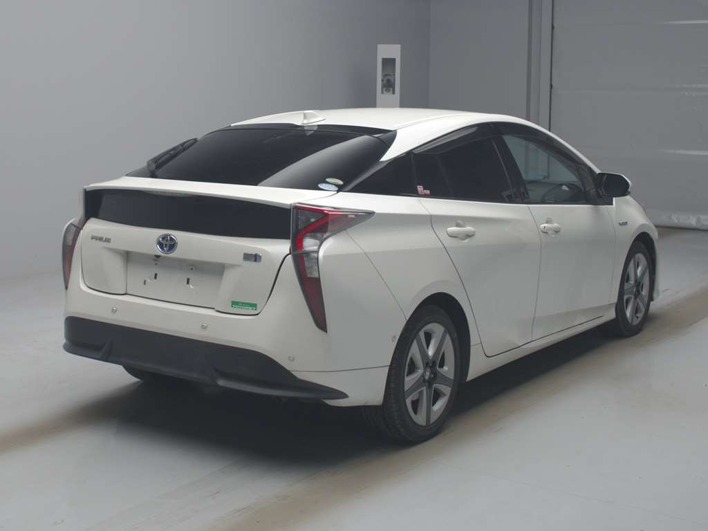 2016 Toyota Prius ZVW51[1]