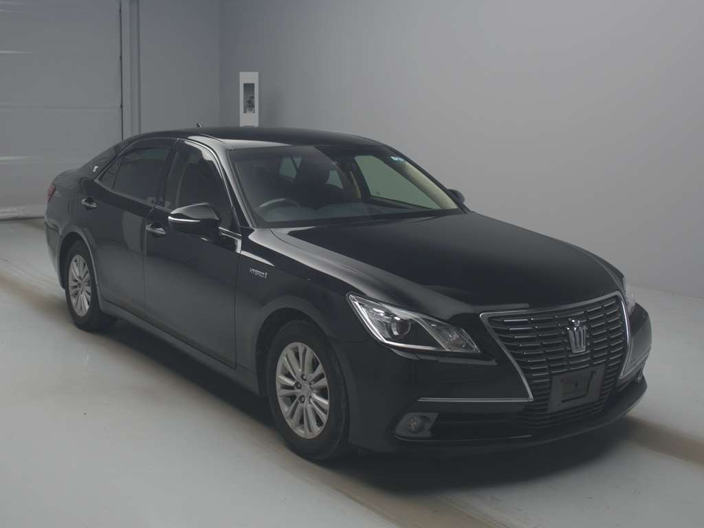 2013 Toyota Crown Hybrid AWS210[2]