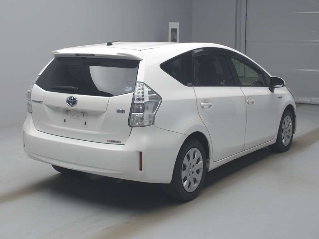 2012 Toyota Prius alpha ZVW41W[1]