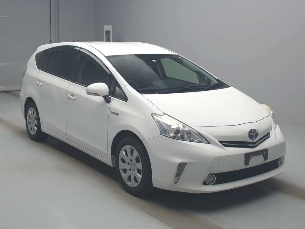 2012 Toyota Prius alpha ZVW41W[2]