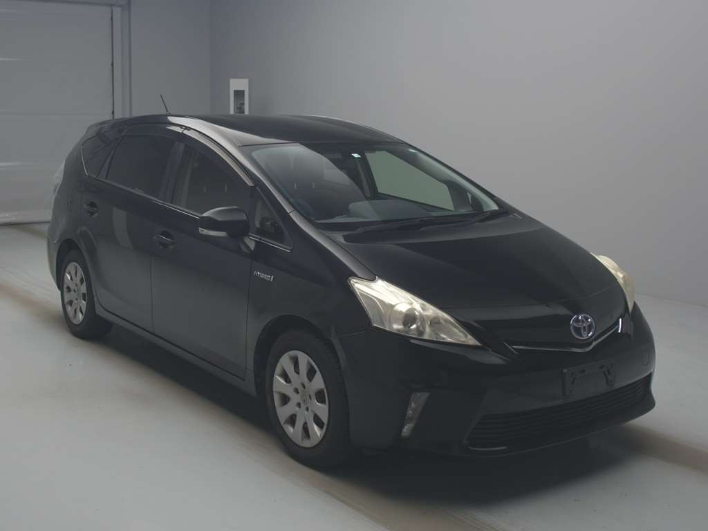 2012 Toyota Prius alpha ZVW41W[2]