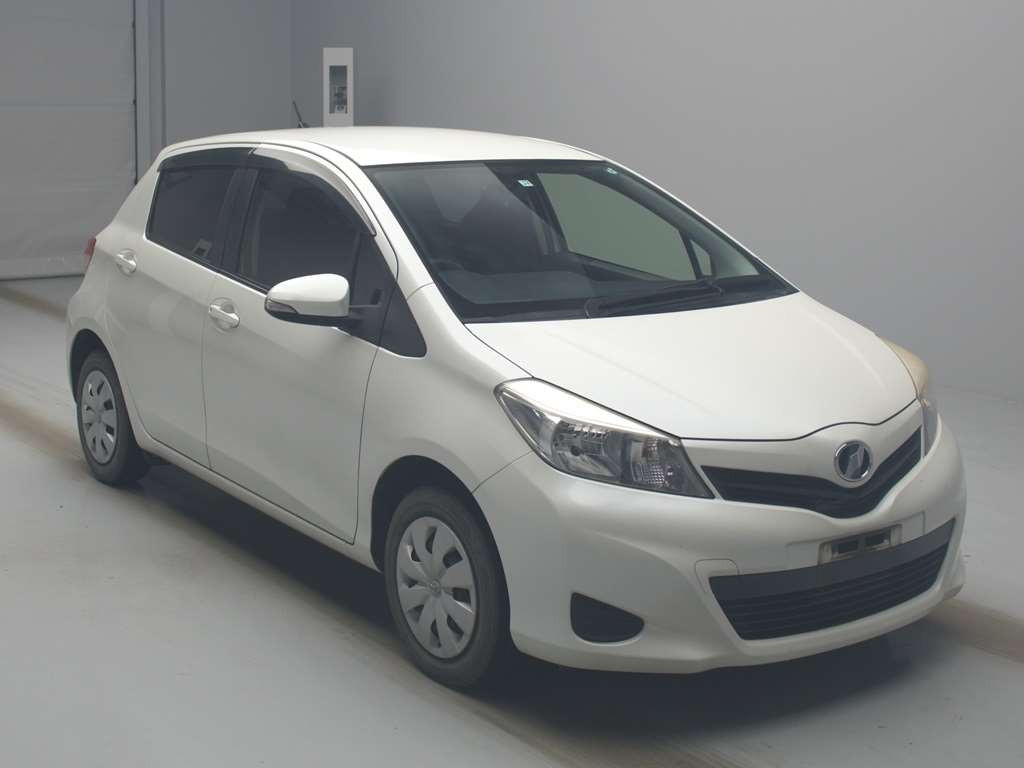 2013 Toyota Vitz KSP130[2]