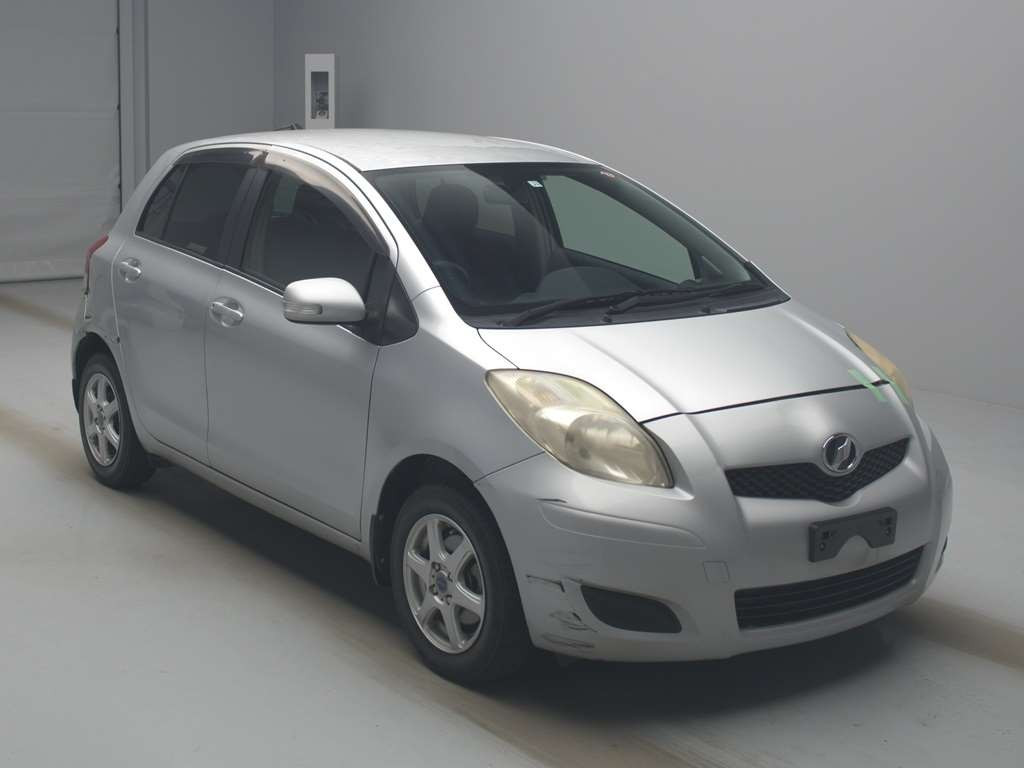 2009 Toyota Vitz SCP90[2]