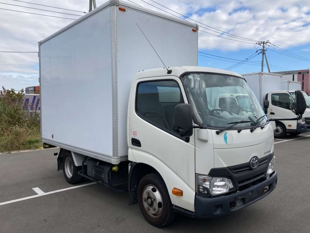 2017 Toyota Toyoace Truck XZC605[2]