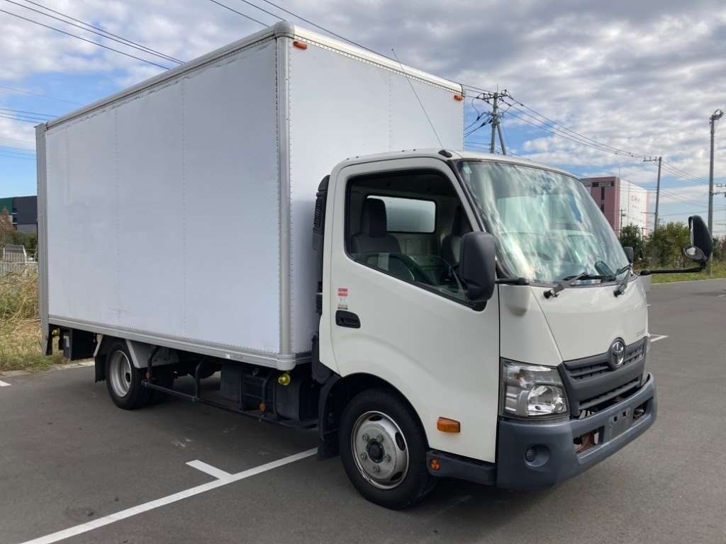 2017 Toyota Toyoace Truck XZU710[2]