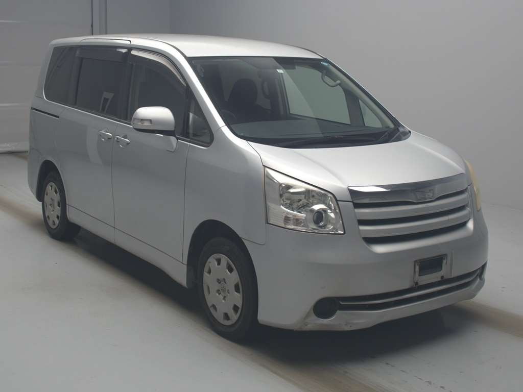 2007 Toyota Noah ZRR70G[2]