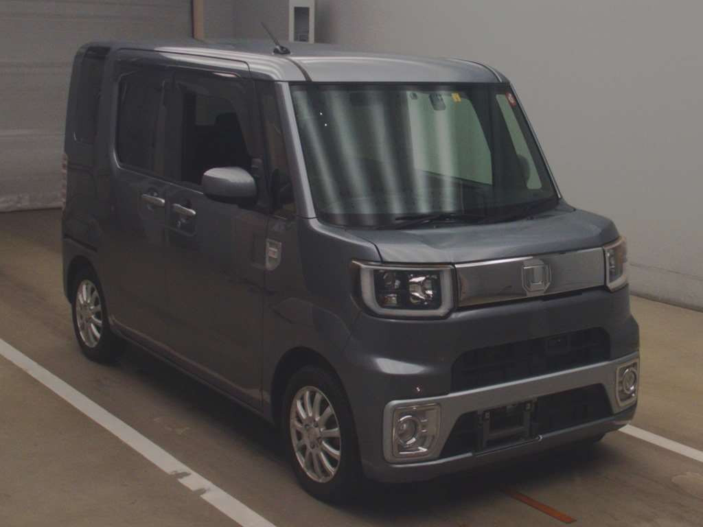 2016 Daihatsu Wake LA700S[2]