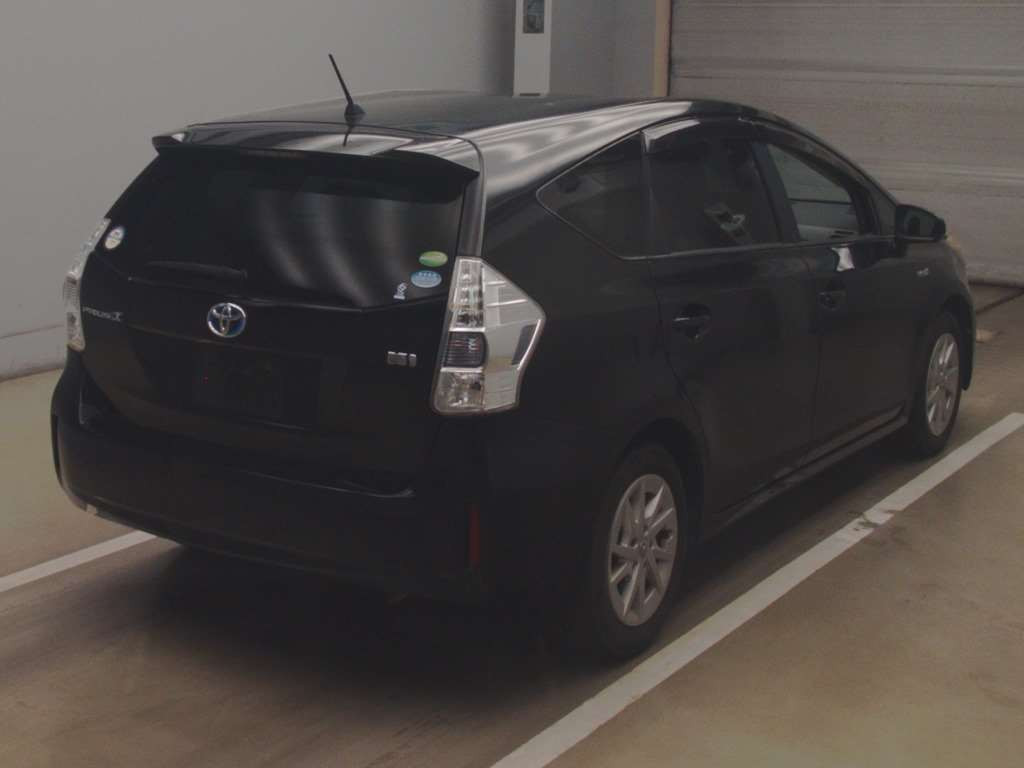 2014 Toyota Prius alpha ZVW40W[1]