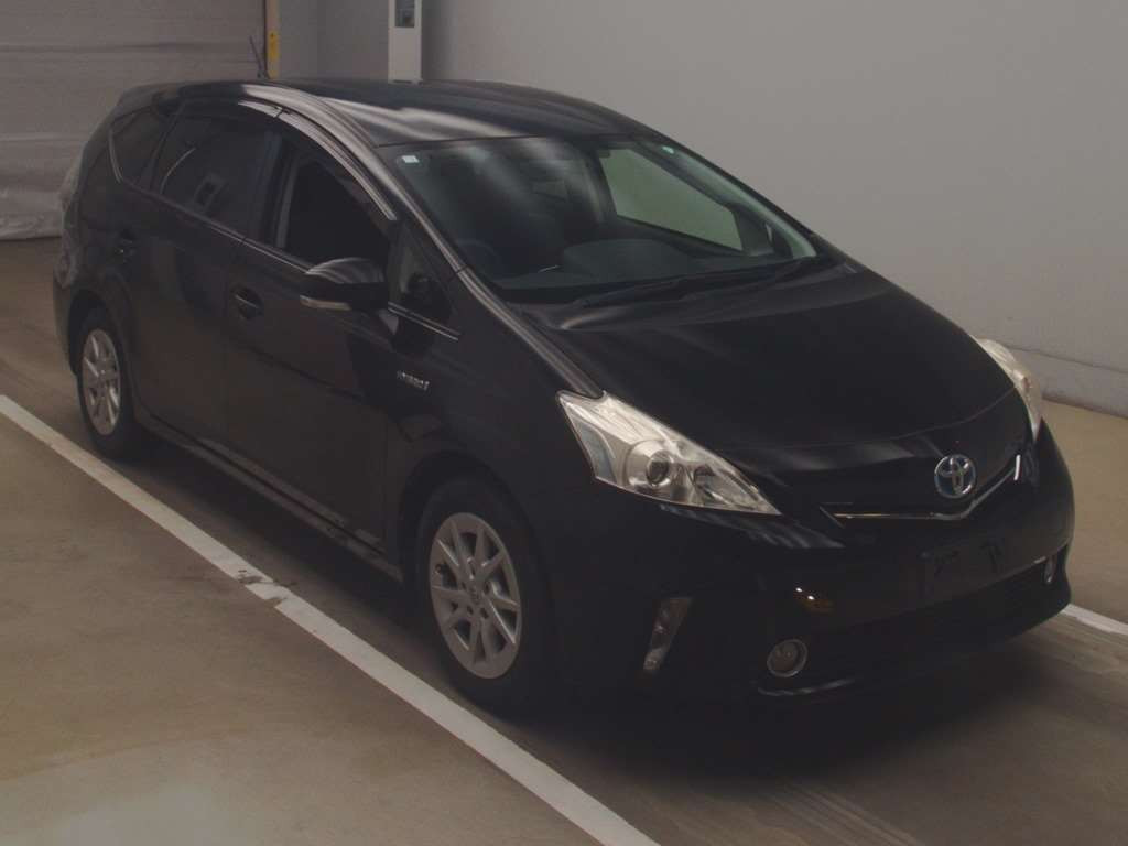 2014 Toyota Prius alpha ZVW40W[2]